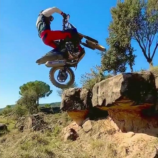 Pol Tarres. T7 is back! ‪@poltarres13‬ #yamaha #tenere700 #poltarres #dirtbike #zonaenduro #fyp