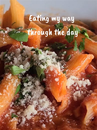Eating my way through the day #creatorsearchinsights #foodie #foodtok #foodlover #foodies Eat well🍜 Drink well🫧 Stay happy✨️ Stay healthy🍃 Stay motivated🌸 Have a good day🎀