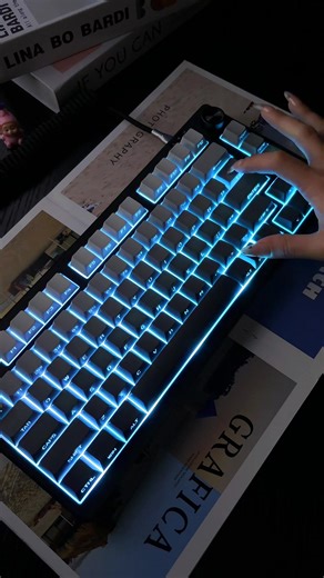 Hitam gradasi abu terang, efek neonnya kayak lampu mercusuar di tengah laut! 🌊⚓️🔦 #fyp #keyboard #viral #gaming #trend