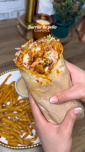 2.5M views · 56K reactions | Burrito de pollo y chipotle 襤 #burritodepollo #chickenwrap #ideasdecomida #recetasfaciles #burritos | Beatriz Contreras - Recetas | Facebook