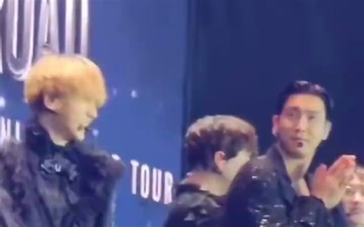 表情包来源于一场叮叮舞，哈哈哈哈！大家震惊中带着嫌弃的眼神~