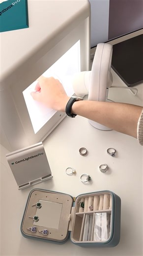 GemLightbox | Jewelry photography and videos | What if I told you… you never needed to hire another hand model?🤯 EVERYTHING…could be done in just one click. Your jewelry photos and... | Instagram