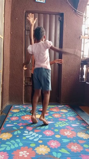 16K views · 578 reactions | Teaching my not flexible sister how to do the splits. | FlexibleSonia | Facebook