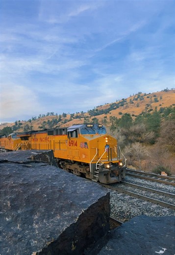 Union Pacific Train Climbing 2% Grade in Tehachapi