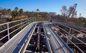 【4K60帧】第一视角：公路快车(Road Runner Express)过山车|六旗德州嘉年华乐园|CoasterForce