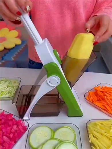 🔥 Save time in the kitchen and chop your veggies in seconds! This mandoline slicer makes meal prep fast, easy, and mess-free — no more struggling with knives. Get perfectly cut vegetables every time with minimal effort 👌
