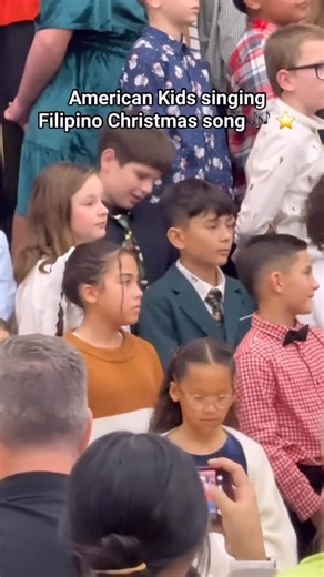 SoCal Filipinos | Connecting the Filipino Community in SoCal on Instagram: "Kids from a school in Las Vegas singing Pasko Na Naman for their holiday concert. Each year for their concert a country is chosen by their music teacher and this year was the Philippines. 🎥 Mum Nichole/Facebook @mumnichole #socalfilipinos #christmas #filipinosong #filipino #pinoy"