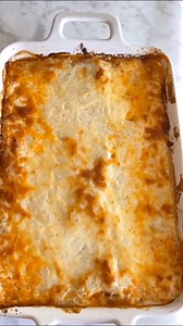 Lasagna recipe without ricotta cheese, great for parties and big gathering. | AmirasPantry.com
