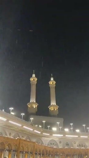 Yeh 100 characters ka ek simple example hai:"Zindagi ek safar hai jahan har mod par nayi kahan