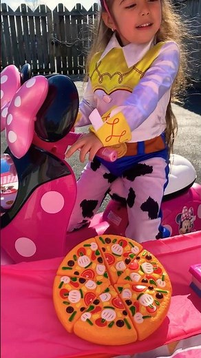 Pizza 🍕 Pretend Play Pizza Restaurant Drive Thru #kidsvideos #youtubekids #pizza#foodtoys