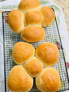 Coconut Hops ( Rolls) Trini 🇹🇹 Recipe for my friend Great with blood pudding , breakfast , butter & cheese and much more , let’s start the baking. You Need ; 3 cups AP flour 1 pk instant yeast 1 1/2 tbls brown sugar 1 tsp salt 3 tbls coconut milk powder 1 cup grated coconut 2 tbls Crisco Vege shortening 1 1/2 cups warm water ( more if needed) Method as Shown. ENJOY #hopsbread #trinihops #breadrecipe | Jenny’s Wok