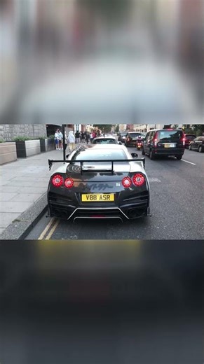 Nissan GTR R35 Compilation - Raw Engine Sound & Backfire