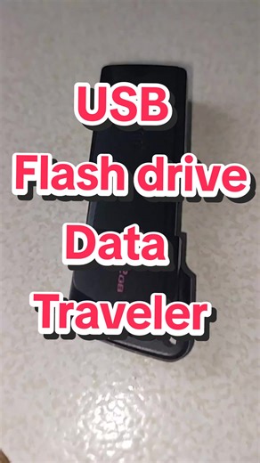 Paano Gamitin ang USB Flash Drive Data Traveler
