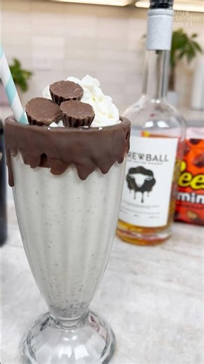 Peanut Butter Whiskey Milkshake #cocktail #peanutbutter t butter