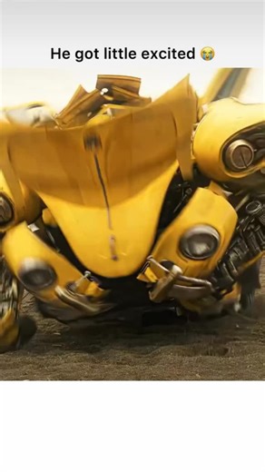 4MULDZ || MOVIES || CLIPS on Instagram: "Follow (us) @4muldz for more 👇 🎬 Film: Bumblebee (2018) 🎭 Genre: Action Adventure Sci-Fi 📌 Runtime: ~114 minutes 🛡️ IMDb Rating: 6.7/10 📺 Director: Travis Knight 📝 17 Release: December 21, 2018 (USA) 📖 Overview Set in 1987, Bumblebee finds refuge in a small California beach town. Charlie, a teenager struggling to find her place, discovers the battle-scarred Autobot. Together, they form a bond while evading government agents and Decepticons hunting