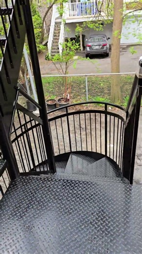 Assurez la solidité de votre projet avec un expert en structures métalliques. #escalier #balcony