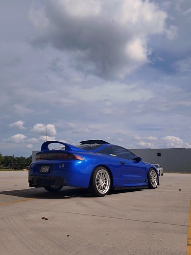 Mitsubishi Eclipse: A Chill Day with Blue Cars