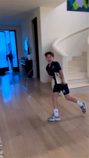 WYNN CHETEK 🇺🇸🇬🇧 on Instagram: "Late for school, mom yelling! Was up late last night practicing my Slate and Side!"