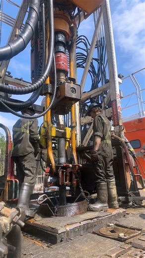 Pulling Out Drilling Pipe | Oilfield Industry
