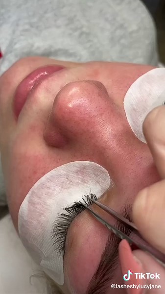 How I create hybrid lashes✨✨ #lashtech #lashartist #hybridlashes #lashextensions #fyp