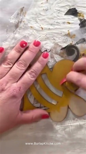 NEW DIY Home Decor Tutorial - Bee Pallet Craft Kit