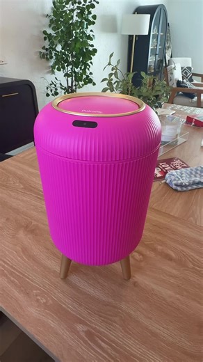 This smart trash can just gets it 🗑️✨ Touchless, waterproof, and way cuter than it has any right to be. #HomeFinds #SmartHomeEssentials #KitchenUpgrades #OrganizationHacks #EverydayConvenience