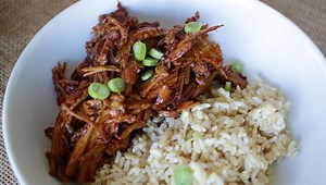 170K views · 3.9K shares | Pull out your slow cooker! It's time to make some Sweet & Spicy Pulled Pork! LIKE Cooking Panda for more delicious videos!!! | Cooking Panda | Facebook