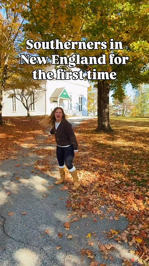 Helene Sula - Travel and Lifestyle Blogger on Instagram: "I went to New England for fall the first time in 2020 and it RUINED Fall for me. I have to go back every year 😂 Y’all… the leaves change color?? The air is crisp?? People drink hot cider on purpose?? Back home we call this kind of weather ‘February.’ 🤠 Everywhere in New England cosplaying a Hallmark movie right now😂 ‼️get my guide it the best spots innnew England for fall, comment “NE FALL” and I’ll dm it to you! #newengland #fall #fol