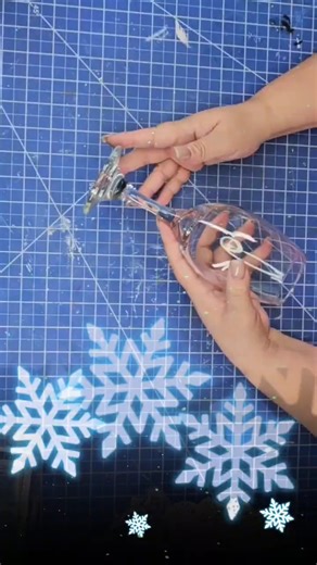 This Dollar Tree DIY Craft For Winter Is Perfect To Make As An After Christmas Craft! What Do You Think Of This Dollar Tree DIY Craft!? #dollartree #dollarstore #dollartreefinds #dollartreeshopping #dollartreedecor #dollartreediy #dollartreecommunity #dollartreeobsessed #winterdecor #diy #wintercrafts #dollartreecrafts | DIY Beauty On Purpose