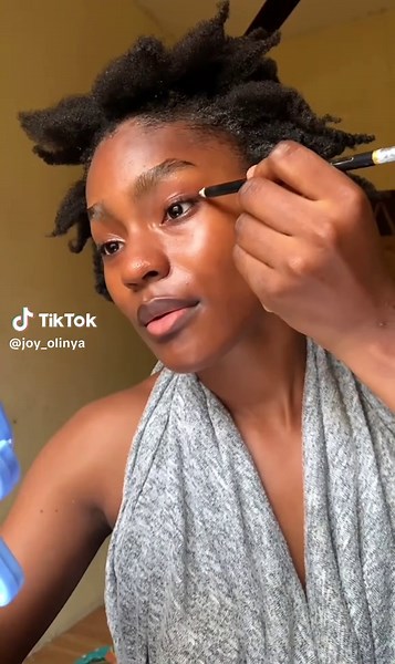 Quick Glam Eye Makeup Tutorial for Glossy Eyes