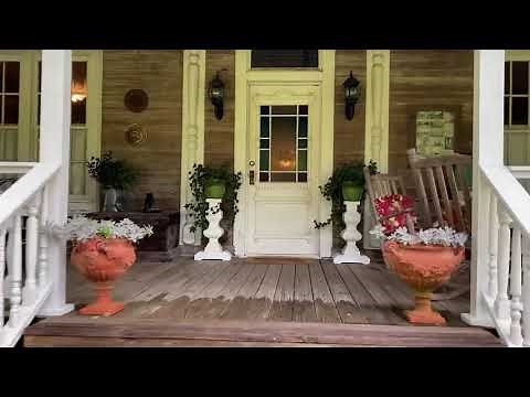 Mark Lowry gives you a tour of Brenda Gantt’s BnB, The Cottle House