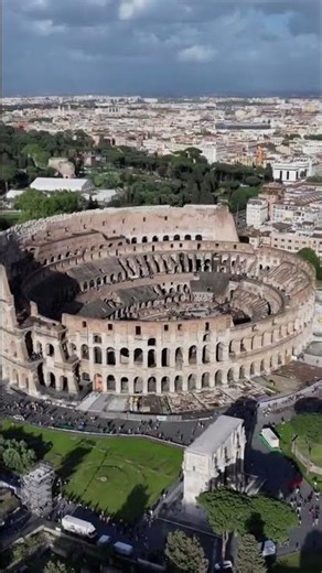 The Colosseum 😍 Symbol of ancient Rome 🇮🇹
