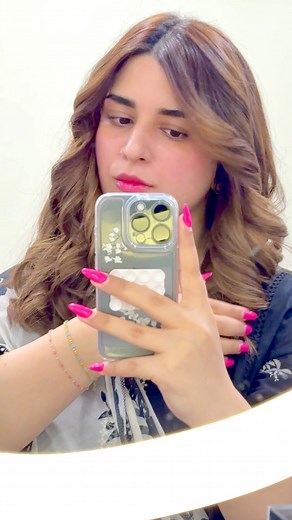 Israa Abdullah on Instagram: "Normalise going out in your comfort zone💝 Hairoil @esskhan_hairoil Facewash saved in highfy highlight Toner @gna.skin Essence @koreanhomee Moisturiser @gna.skin Sunscreen saved in highfy highlight Tint saved in daraz highlight #random #tutorial #skincare #haircare"