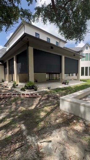 Motorized, retractable Phantom Screens