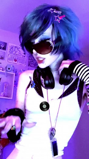 How to Make a Silent Character Cosplay Video | Vinyl Scratch