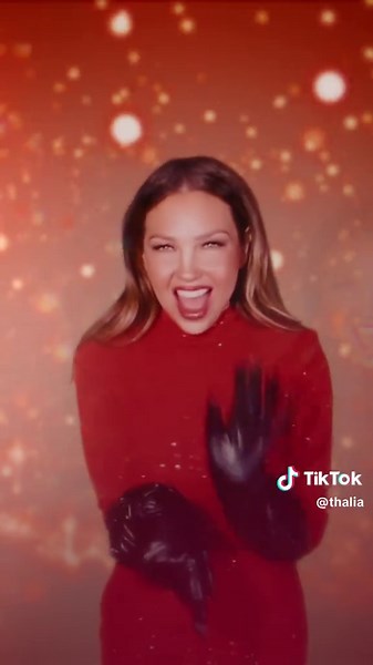 Yo desde que caí en cuenta que faltan 10 días para Noche Buena 😍🥰 Cómo celebras estos días? 🪅🎄 Barrio Bravo disponible en YouTube ❤️