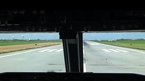 "The departure" コックピットからの離陸動画です☆ 今回は宮古空港編（B737-800・RWY 04・1分01秒） 臨場感ある映像をお楽しみください ♪ ※操縦席後方の補助座席より、撮影スタッフが許可を得て撮影しております。 | ANA.Japan