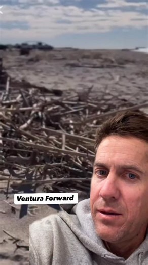 What’s the difference from Oxnard beaches to Ventura Beaches !?? From today’s work be have proven that Ventura pushes the debris back in the water while Oxnard picks it up removing it. Why !? @countyofventura @cityofventura @channelislandsharbor @venturaharbor @castateparks | Ventura Forward