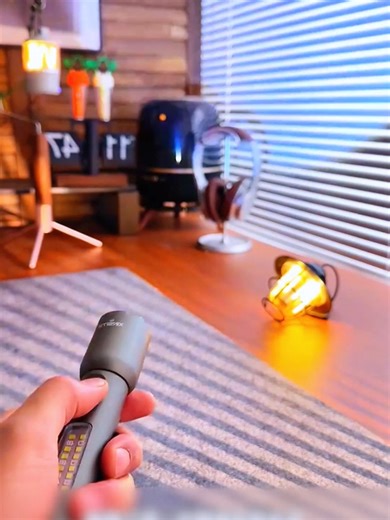 Lanterna LED Recarregável: Potente e Compacta