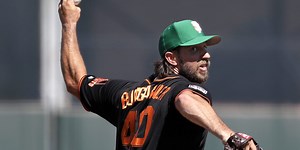 Bumgarner moves forward in win vs. Royals