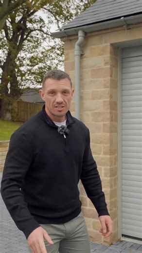 // no compromise Spinnaker House offers 3037 sqft of beautifully designed accommodation over 3 storeys, the property features a Bespoke Pre Eminance kitchen with hi-spec integrated appliances, a flexible layout with 2 formal reception rooms plus an open-plan dining room, 6 generously proportioned bedrooms and 5 bathrooms including 4 en-suite shower rooms. The impressive master suite features a dressing room and en-suite bathroom. Spinnaker House occupies its own private plot with off road parkin