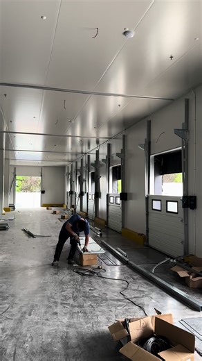 Cold warehouse sectional door &dock leveler &dock seal install If you need these products ，pls call me whatapp 8613402591553