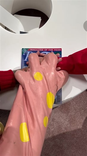 Olly Murs on Instagram: "5pm tomorrow 👀🎄🎅🏻"