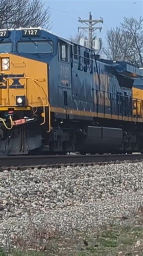 Very impressive power on CSX L425 heading to Cincinnati