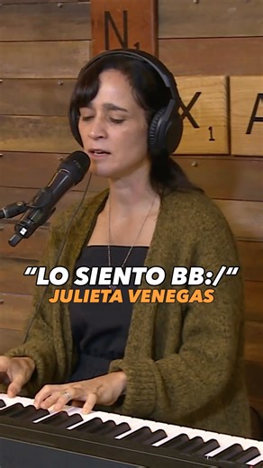 Julieta Venegas sings “Lo Siento BB:/“, her collaboration with Tainy and Bad Bunny. 🎶✨ #JessieOnExa