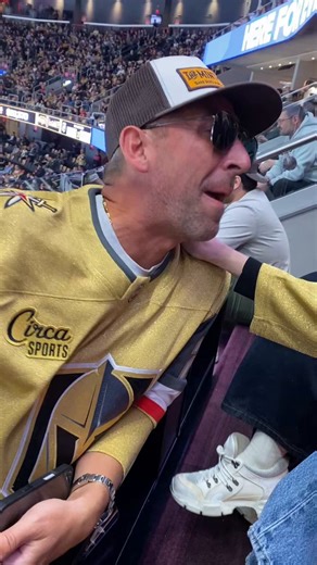 As Unc explains the SHAME chant to Keegs & waxes poetic about the blonde chick from Ted Lasso… THE @GoldenKnights SCORE ON THE POWER PLAY!!!