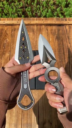 Which one do you like?#apex #heirloom #octane #wingman #bloodhound #wraithheirloom