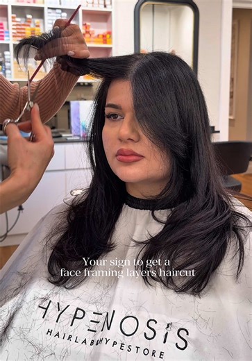 This kind of haircut brightens the face and adds volume to the hair ✨ #faceframe #faceframingbangs #haircut #hypenosis #layers