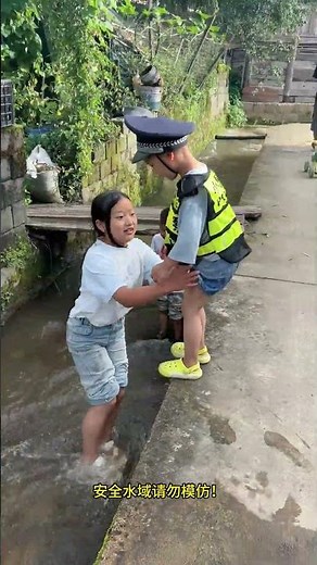 Dad addicted to phone, son plays unaware #ruralchildhood #naughtykid