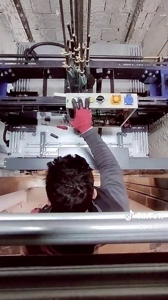 Elevator Cabin Door Installation in Under 5 Minutes